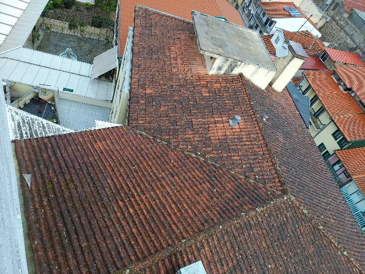 Vista aérea de coberturas de edifício