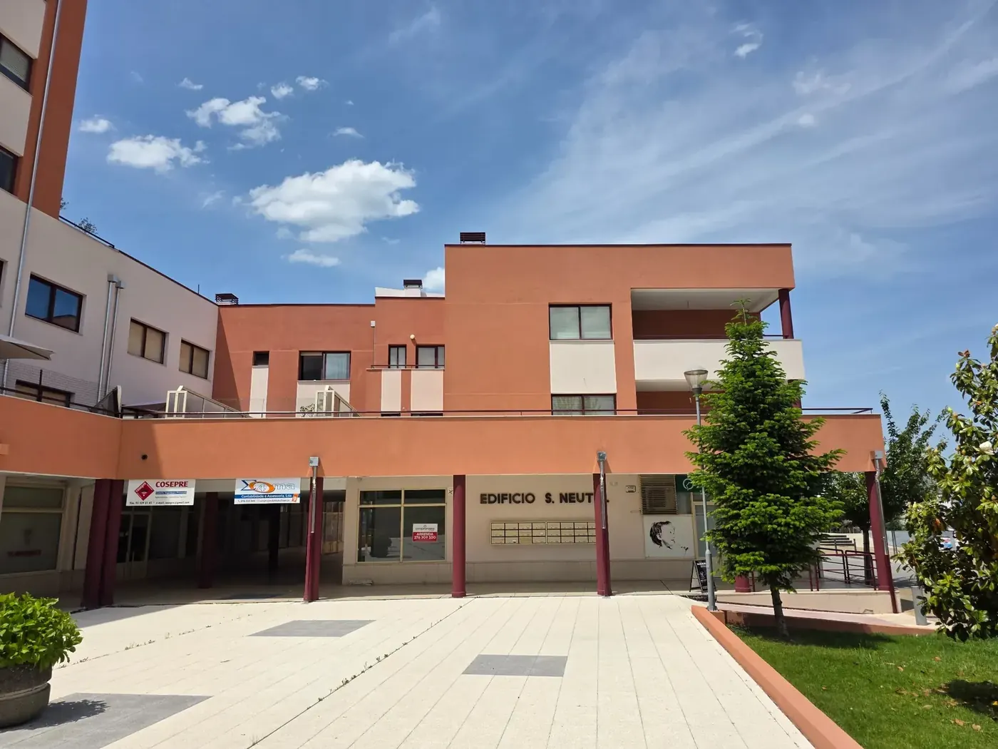 Zona comum e fachada após intervenção