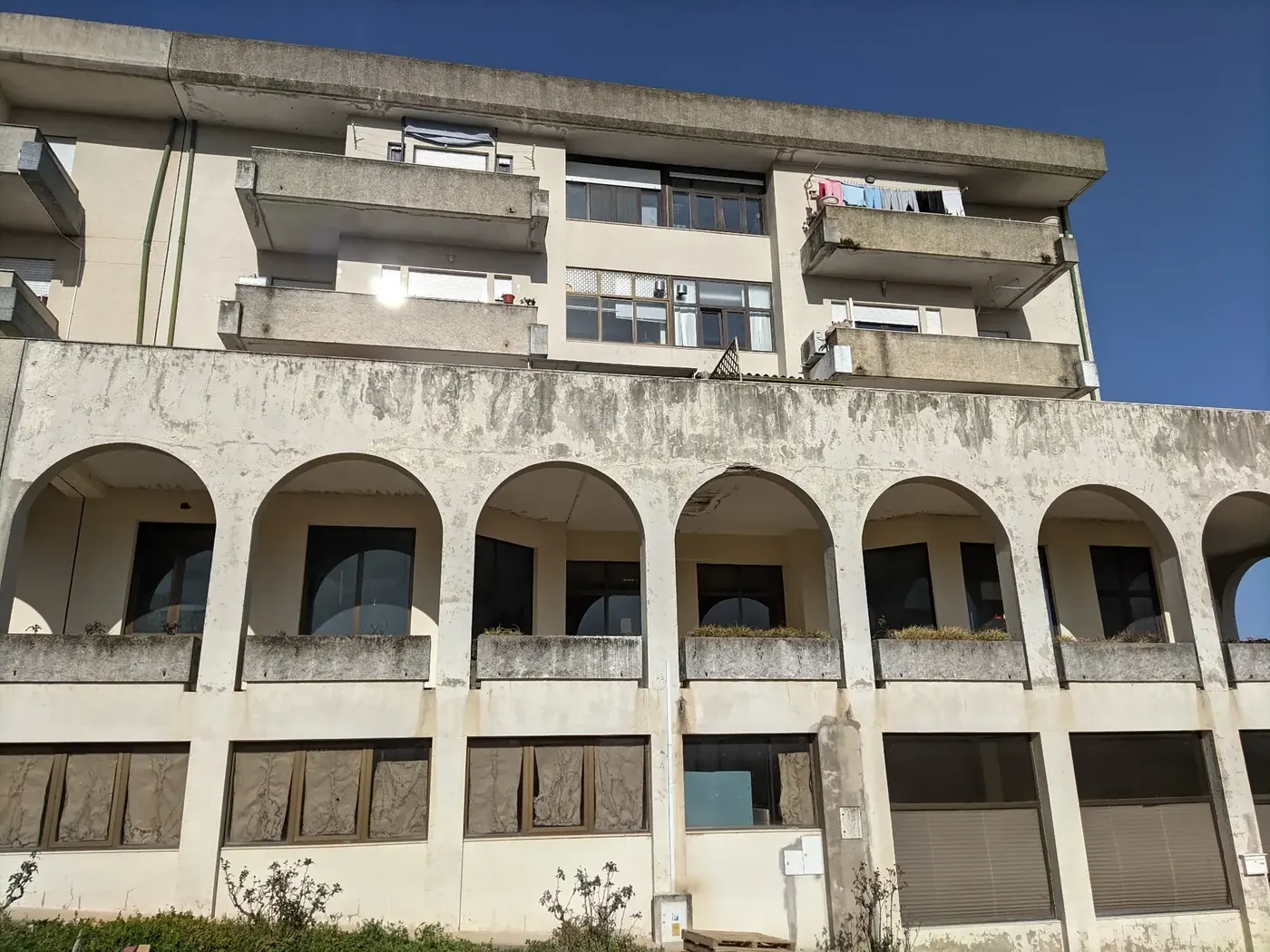 Fachada antes da intervenção de reabilitação