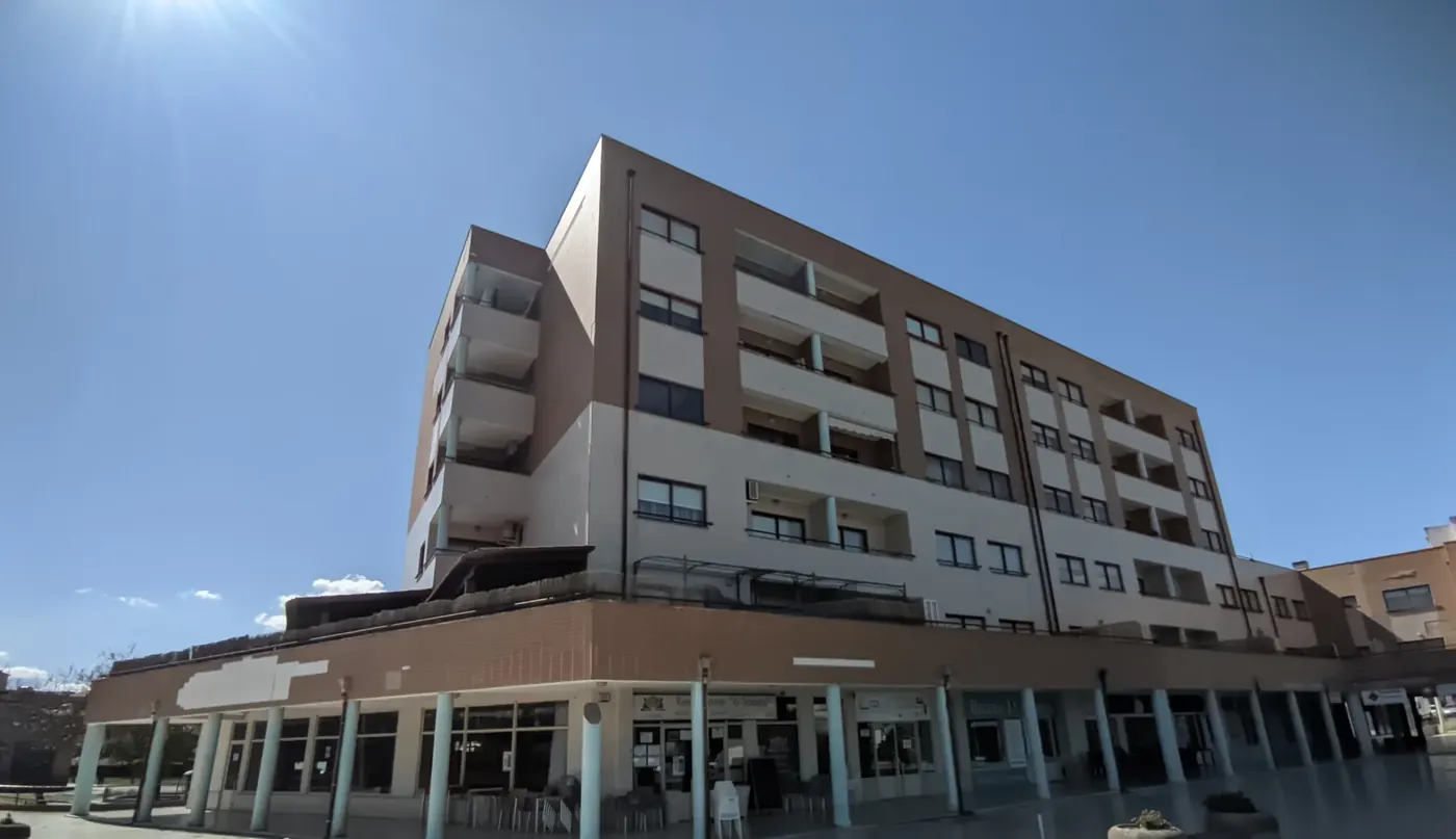 Fachada do segundo edifício antes da reabilitação