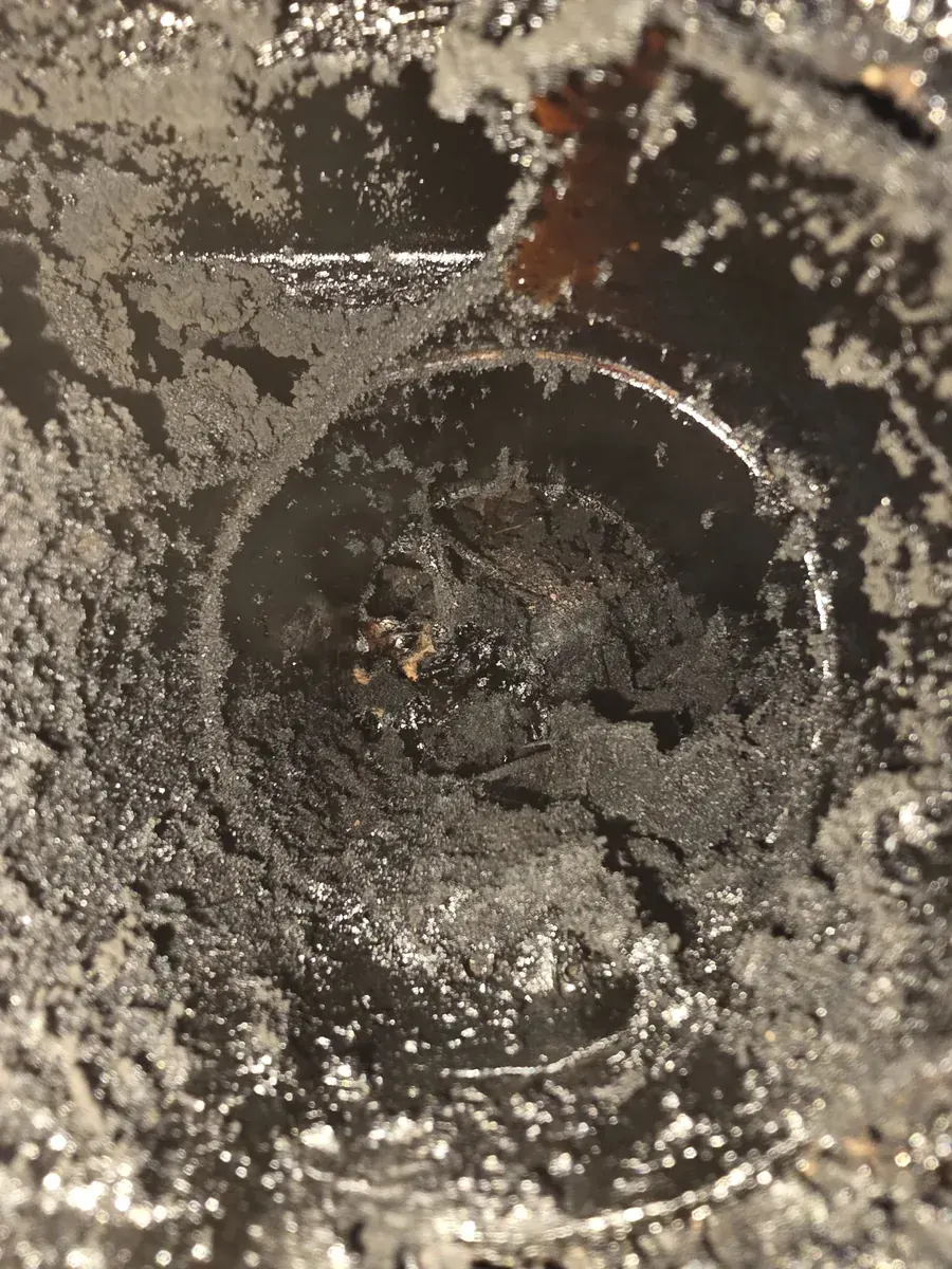 Interior de tubo de ventilação de instalação sanitária